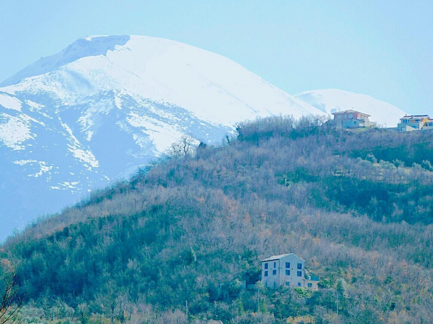 Abbateggio La Casa Dalle Finestre Blu المظهر الخارجي الصورة