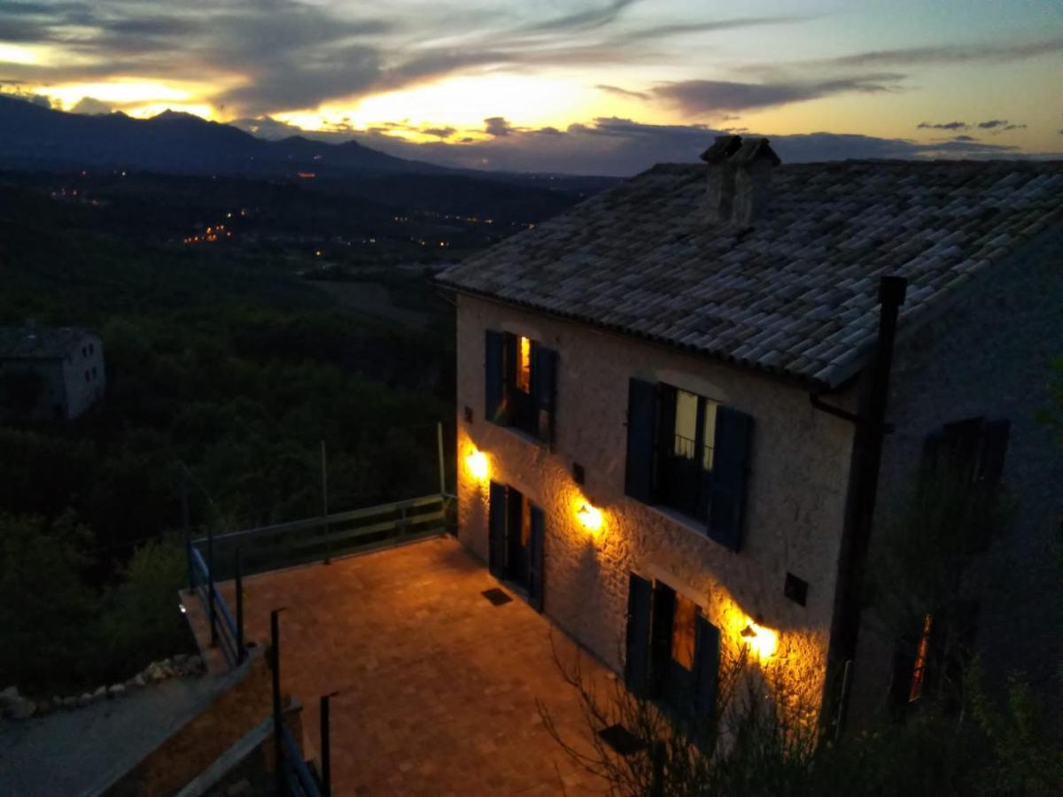 Abbateggio La Casa Dalle Finestre Blu المظهر الخارجي الصورة