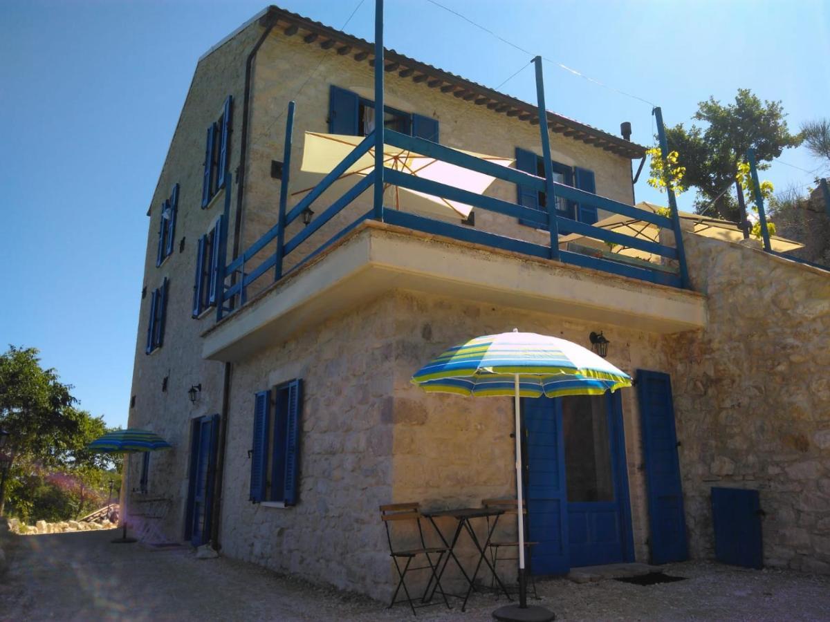 Abbateggio La Casa Dalle Finestre Blu المظهر الخارجي الصورة