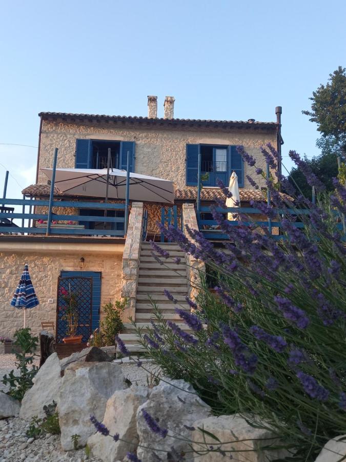 Abbateggio La Casa Dalle Finestre Blu المظهر الخارجي الصورة