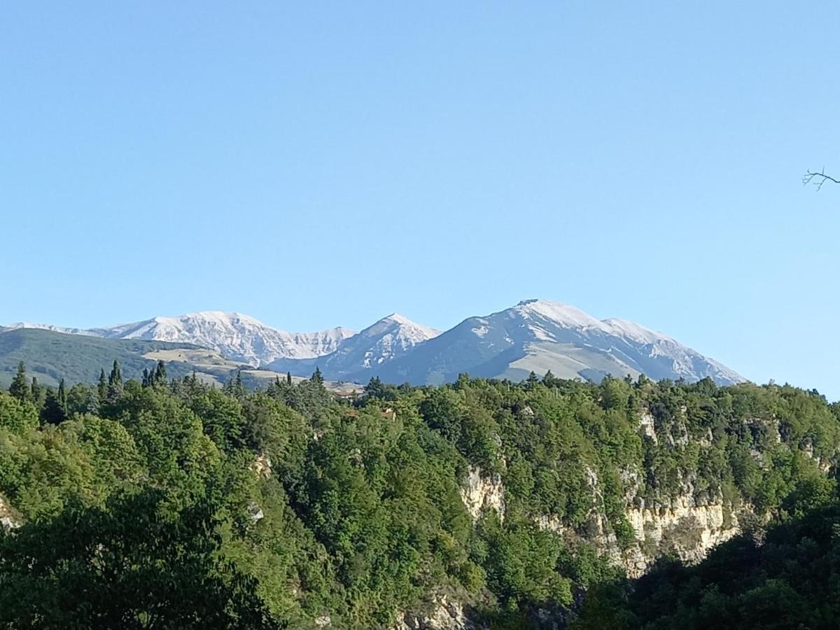 Abbateggio La Casa Dalle Finestre Blu المظهر الخارجي الصورة
