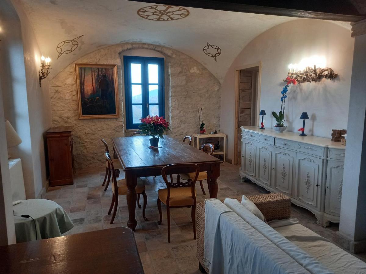 Abbateggio La Casa Dalle Finestre Blu المظهر الخارجي الصورة