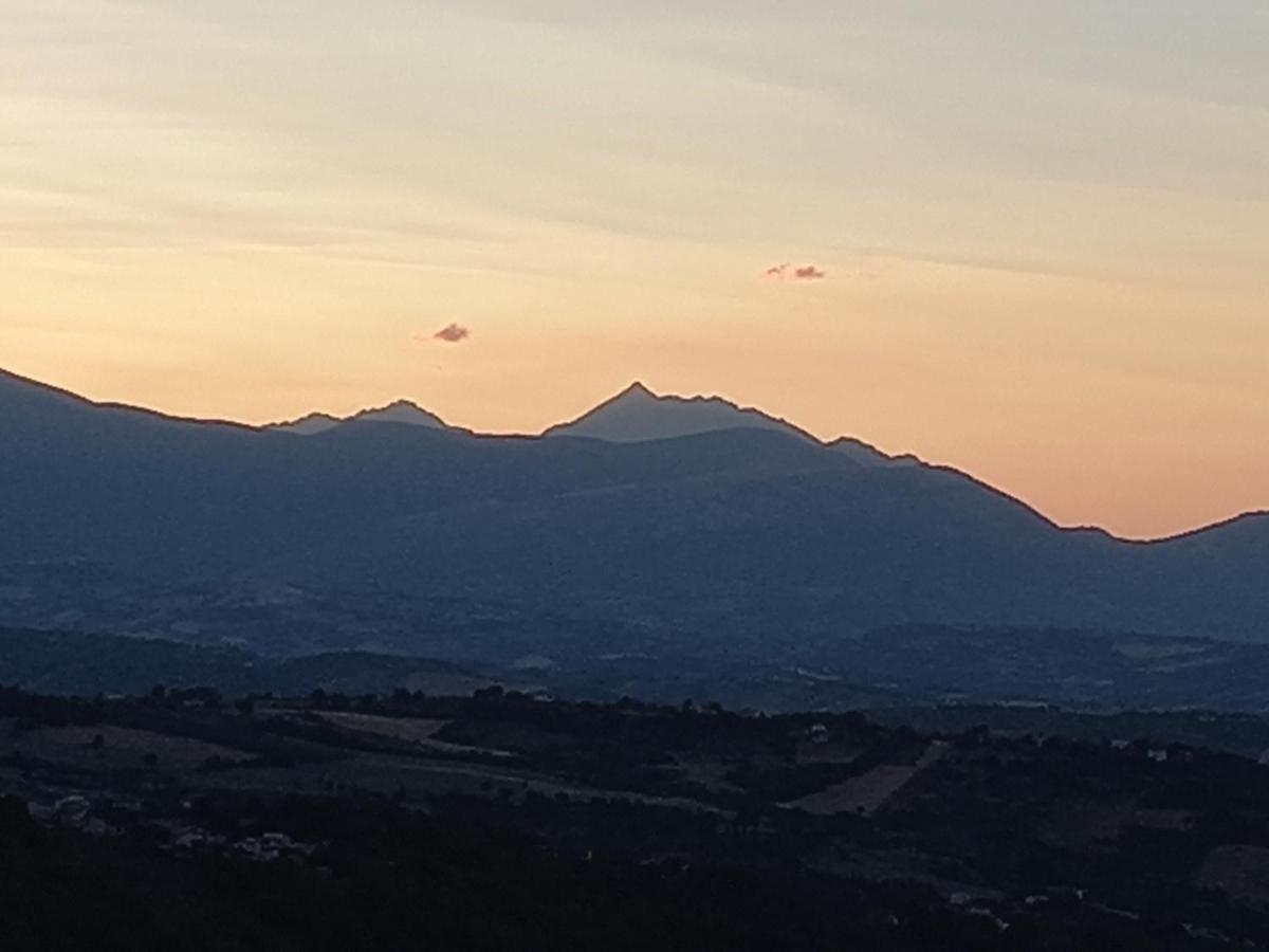 Abbateggio La Casa Dalle Finestre Blu المظهر الخارجي الصورة