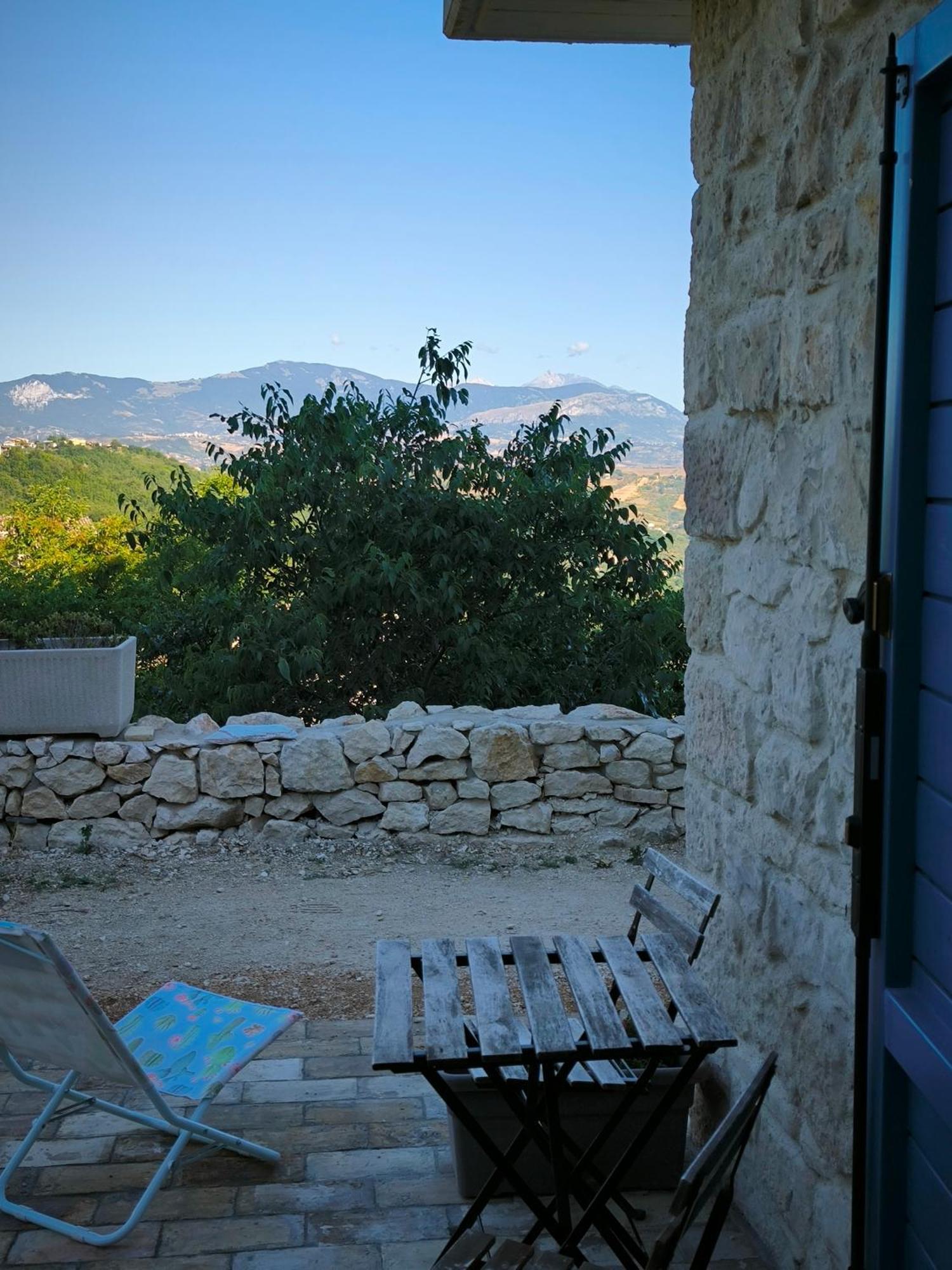 Abbateggio La Casa Dalle Finestre Blu المظهر الخارجي الصورة