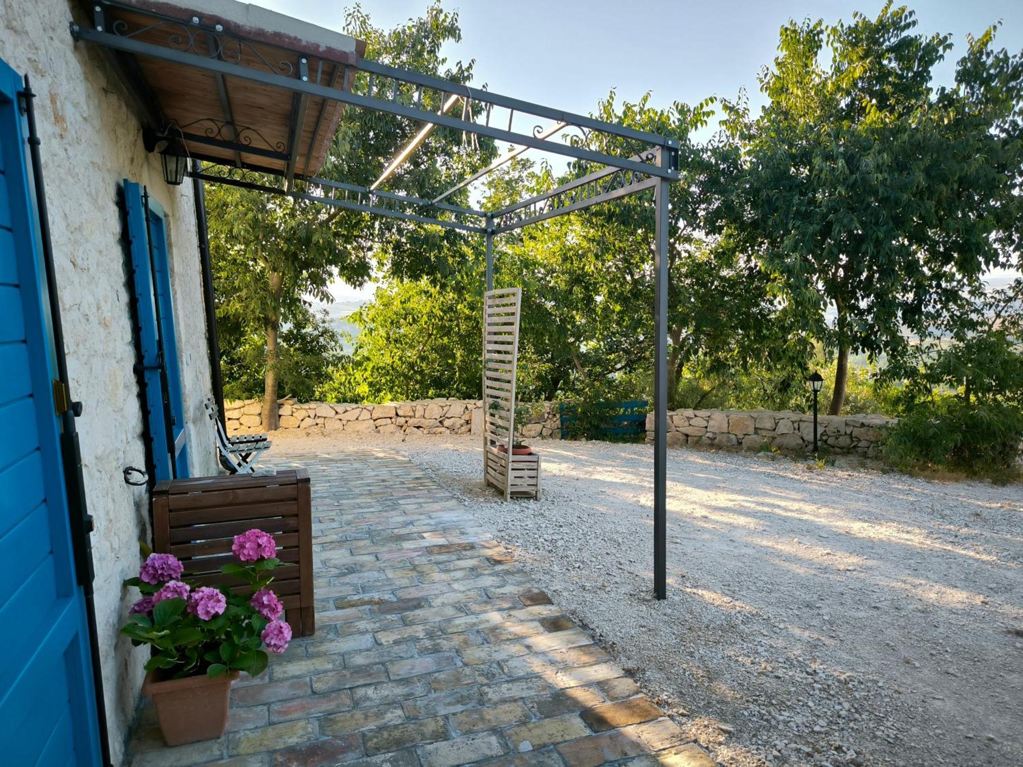 Abbateggio La Casa Dalle Finestre Blu المظهر الخارجي الصورة